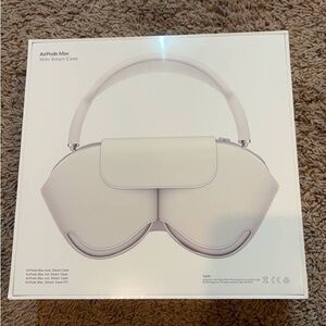 **BRAND NEW STILL SEALED**  Airpods Max ( white )